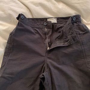 Black utility barrel pants from Everlane